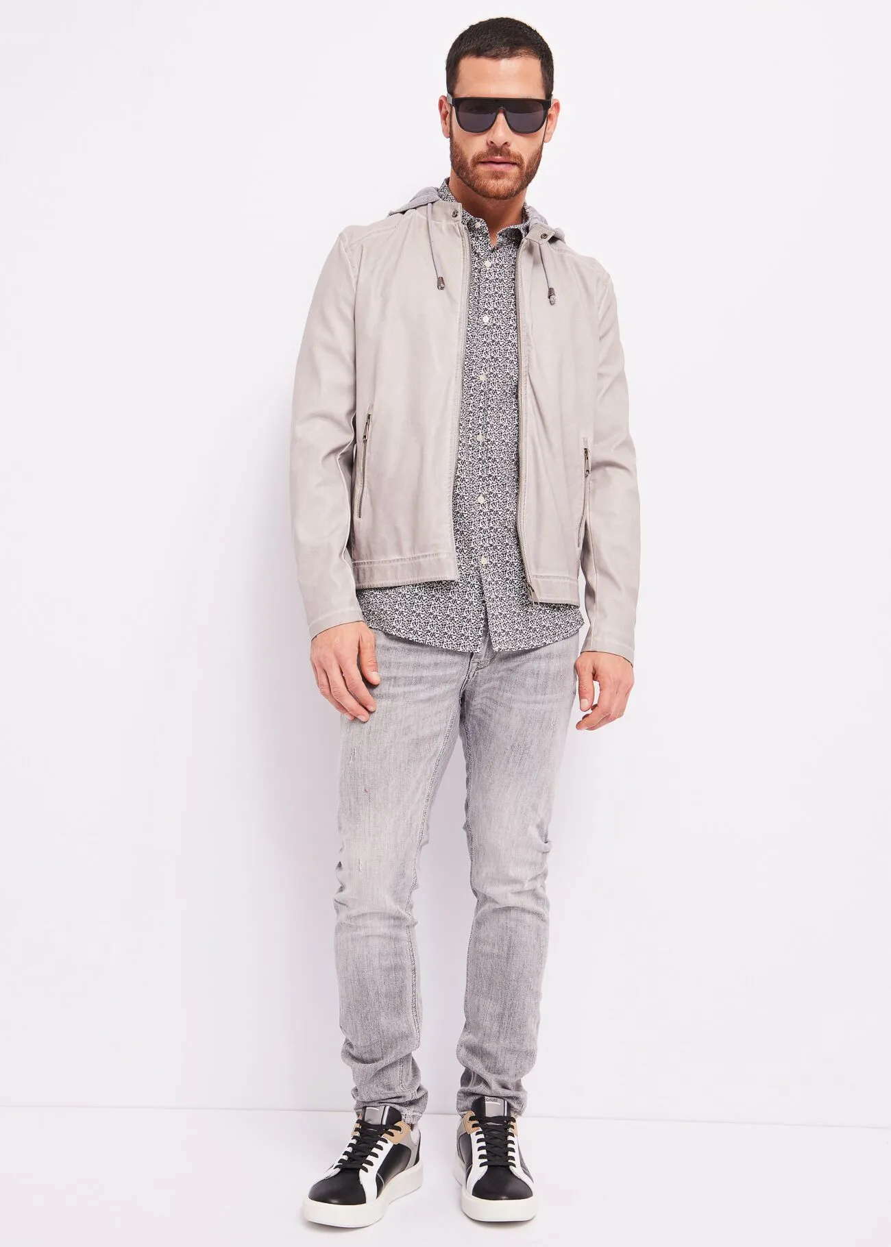 242_411GU26005_00-P04