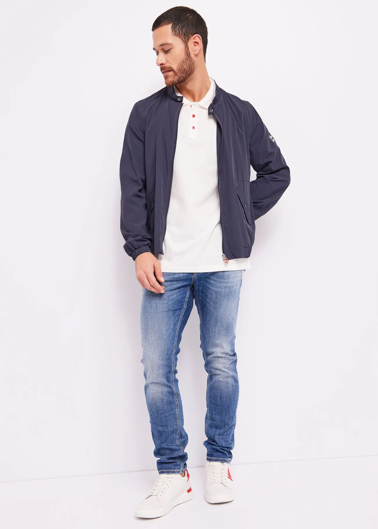 242_411GU26009_00-P04