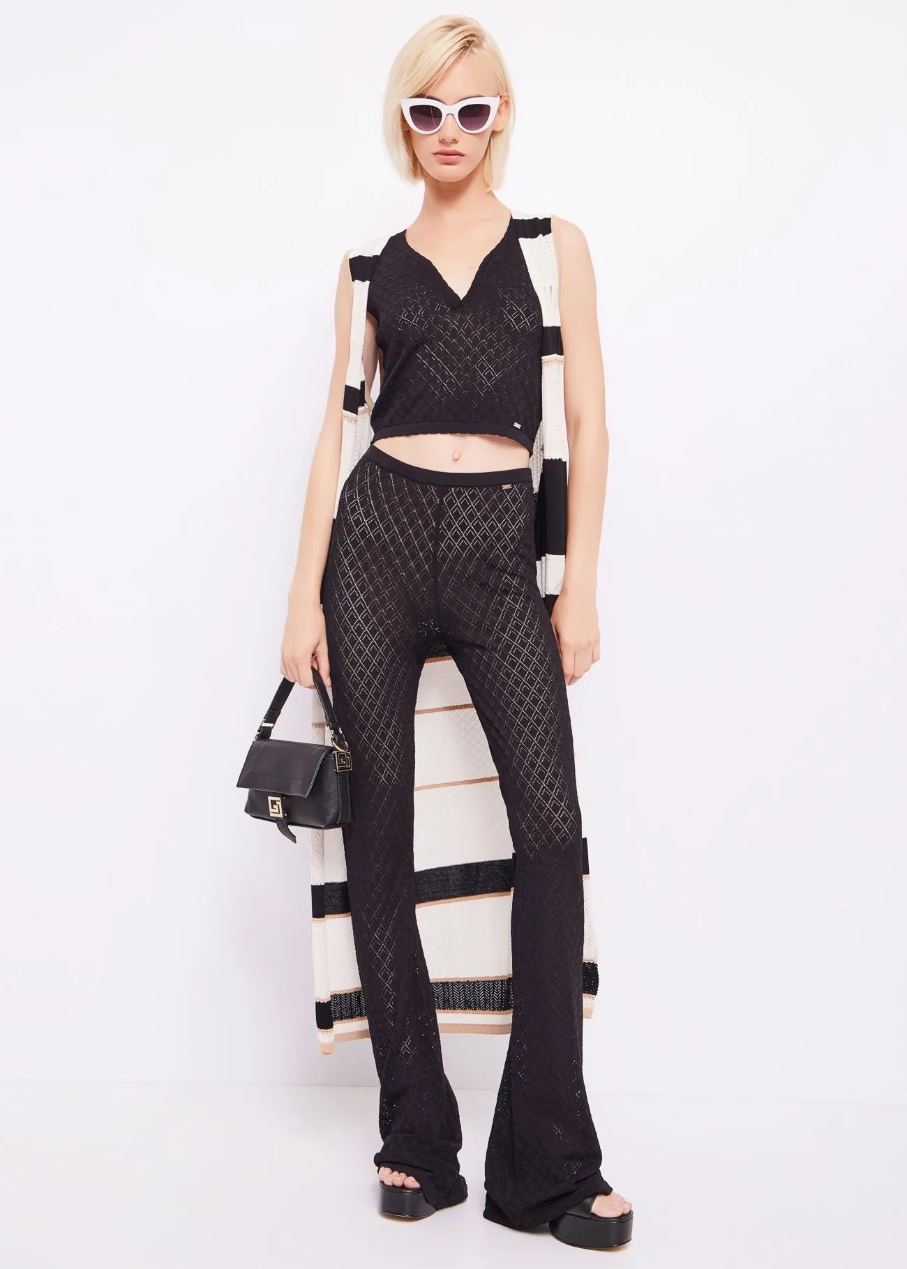 242_411FD53003_411018-01-P04