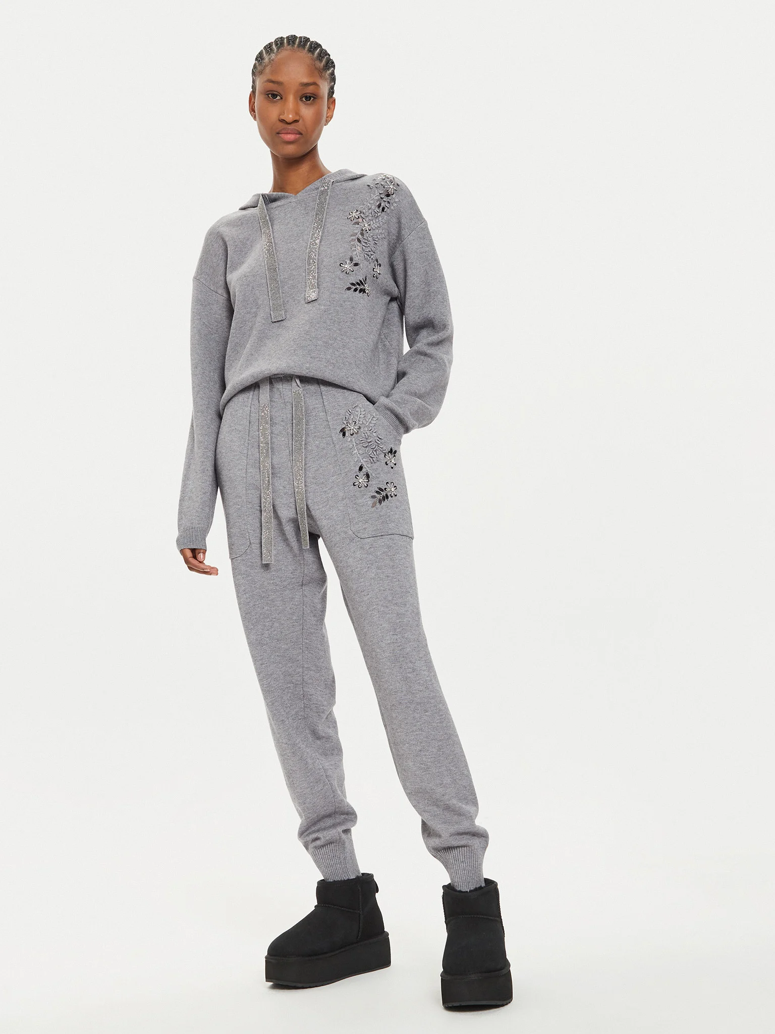 fracomina-pleteni-pantaloni-fj24wv2001k468e5-siv-regular-fit-0000304450150 (1)