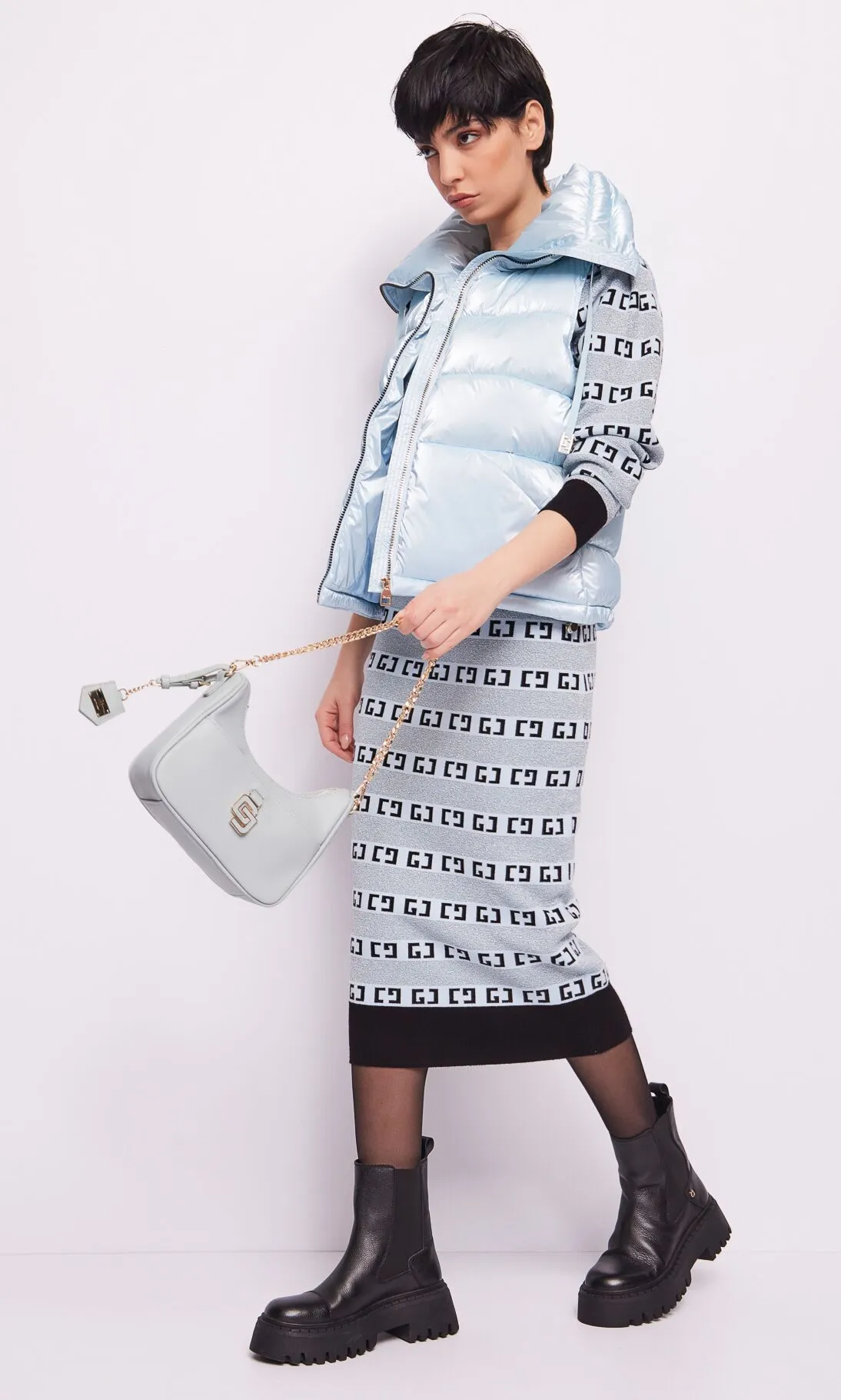 241_421BD73001_425030-02-P04